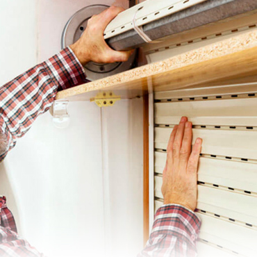 Cambio de persianas,  colocación persianas de casa, Reparación de persianas, Motorización de Persianas, persianero, persianas, colocacion de persianas, colocacion de persianas, cinta de persianas, cortineria, cortinas de enrrollar, cortinas de madera